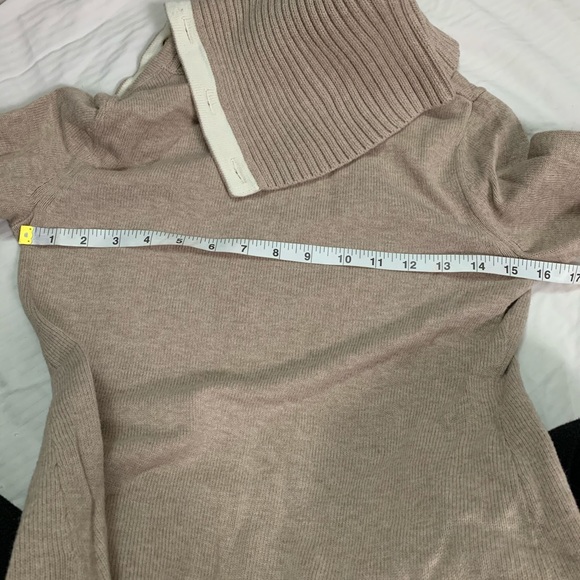 Banana republic XS cream sweater - Picture 4 of 7